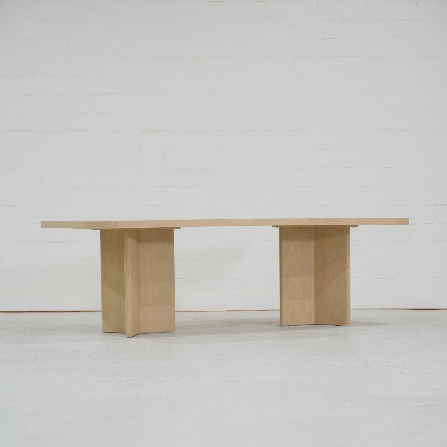 Philip - Table à manger à bords carrés