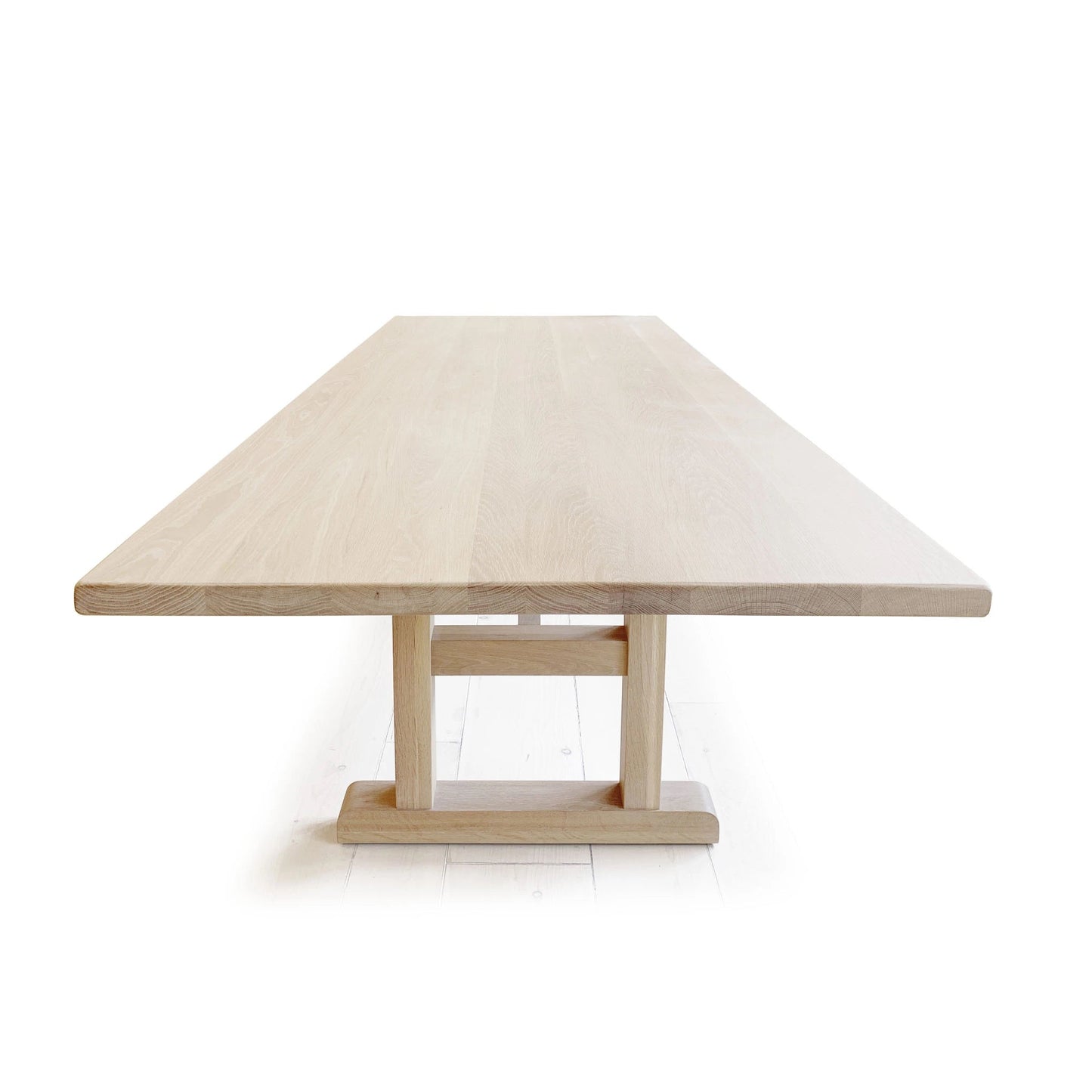 Table à manger en foin