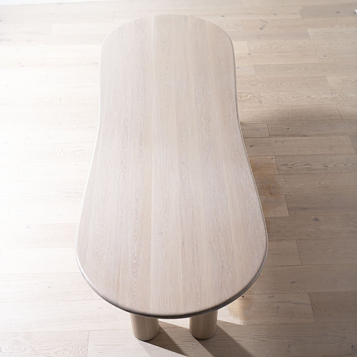 Table à manger incurvée Darby