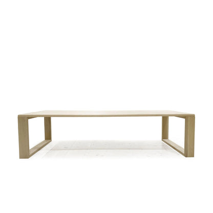 Table à manger avec affiche