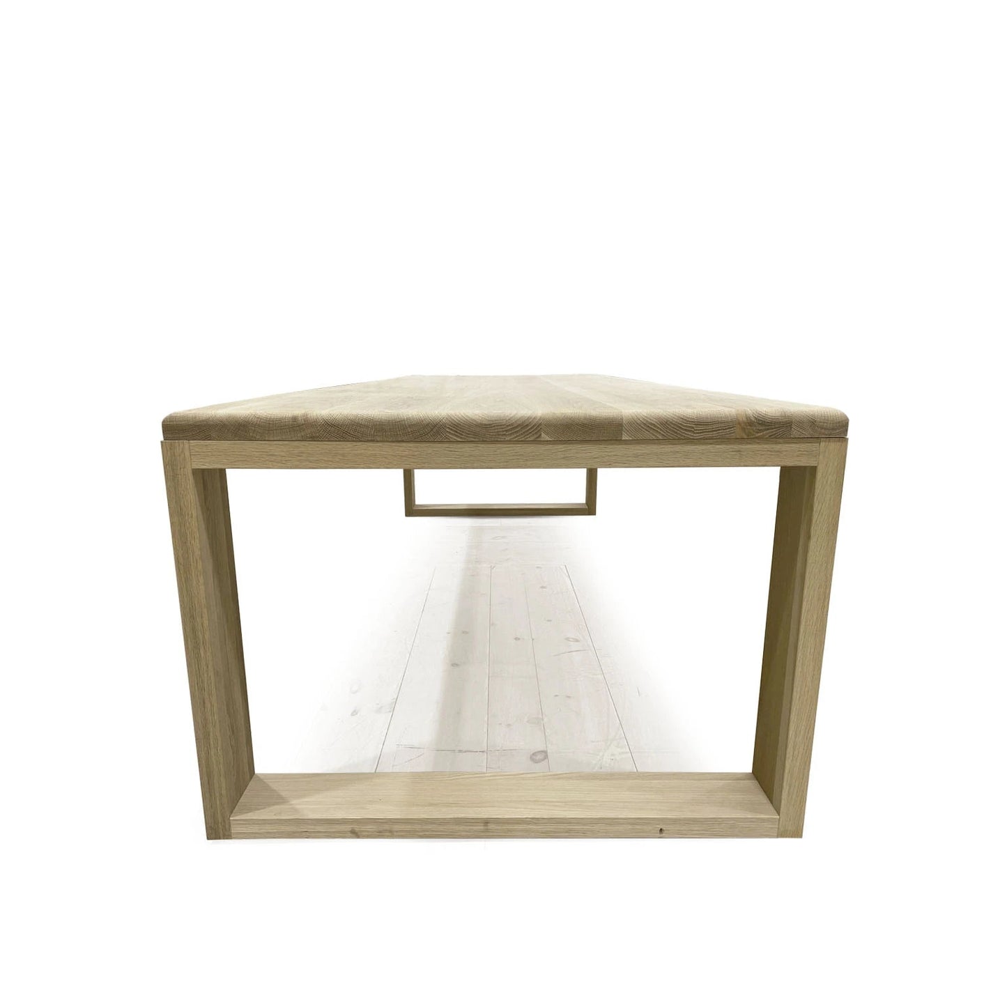 Table à manger avec affiche