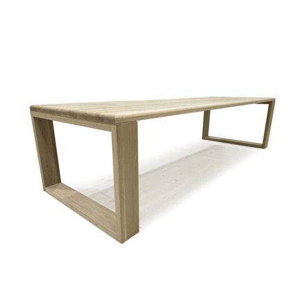 Table à manger avec affiche