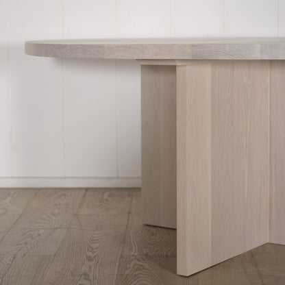 Table à manger à boutons