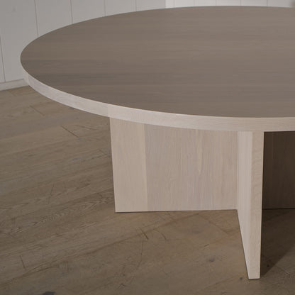 Table à manger à boutons