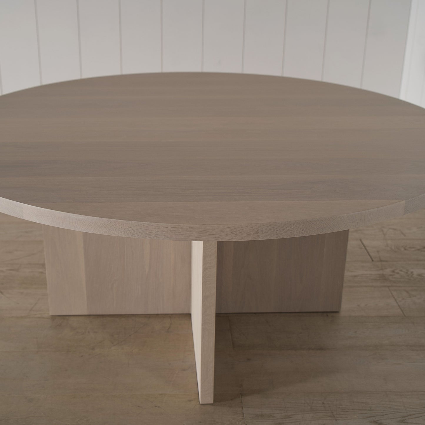 Table à manger à boutons